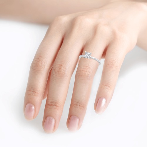 Jeulia Moissanite Princess Cut Ring