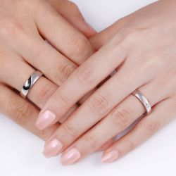 Jeulia Love Shape Sterling Silver Band Set