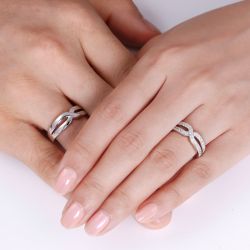 Jeulia Crossover Round Cut Sterling Silver Band Set